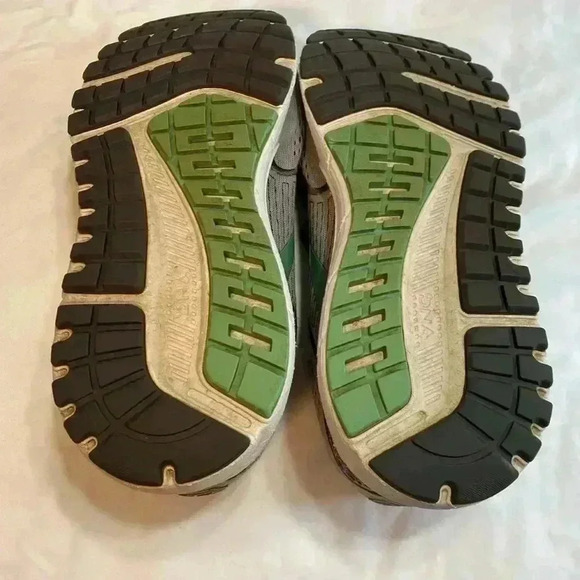 Brooks Ariel 20 Gray & Green Woman’s Running Tennis Shoes. Size 10. - Picture 5 of 16